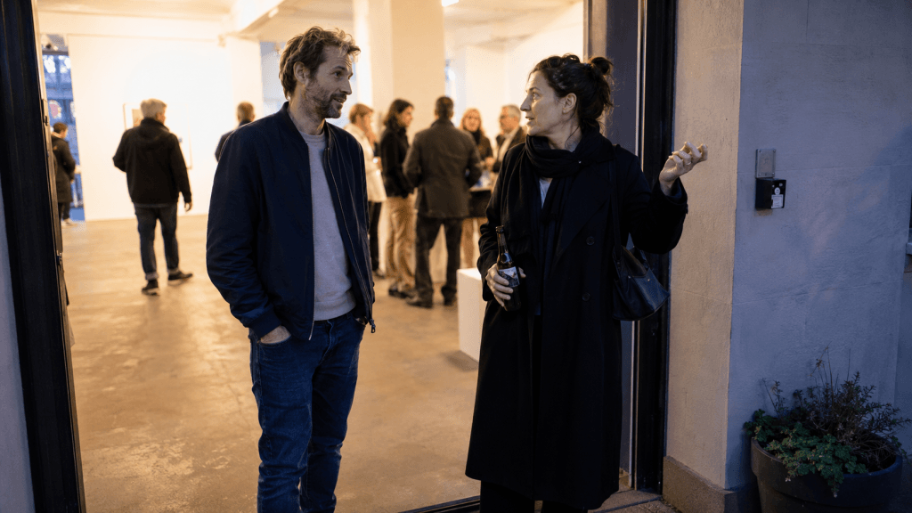 Wie frage ich nach einem Date in einer ruhigen Galerie-Situation