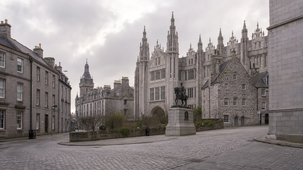 Historisches Aberdeen mit Marischal College und ruhiger Innenstadtstimmung