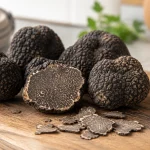 Frische schwarze Trüffel auf Holzbrett richtig lagern