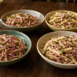 Vier Portionen zeigen den Unterschied zwischen Elsässer und Badischem Wurstsalat.