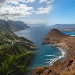 Grüne Berglandschaft im Norden und trockene Küste im Süden Teneriffas